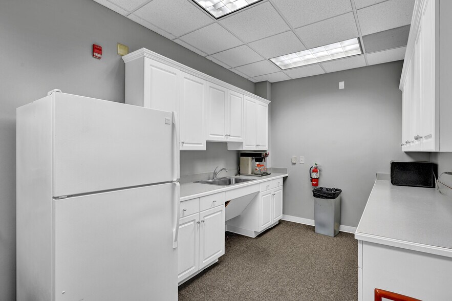More Photos Of 204 Muirs Chapel Rd, Greensboro Office For Lease