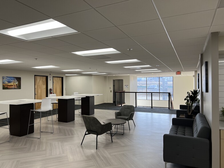 More Photos Of 330 Rancheros Dr, San Marcos Research And Development For Lease