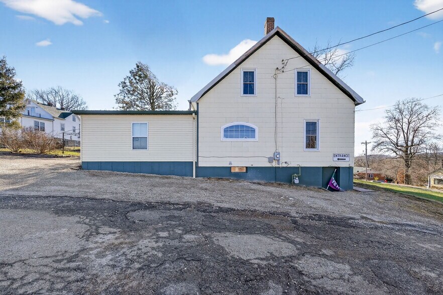 More Photos Of 1011 Market St, Hermann General Retail For Sale