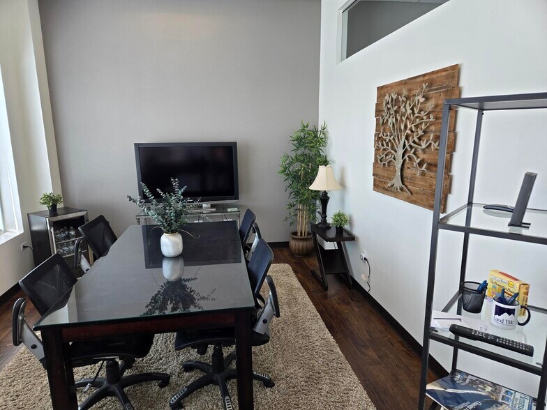 More Photos Of 621 Southpark Dr, Littleton Showroom For Sale