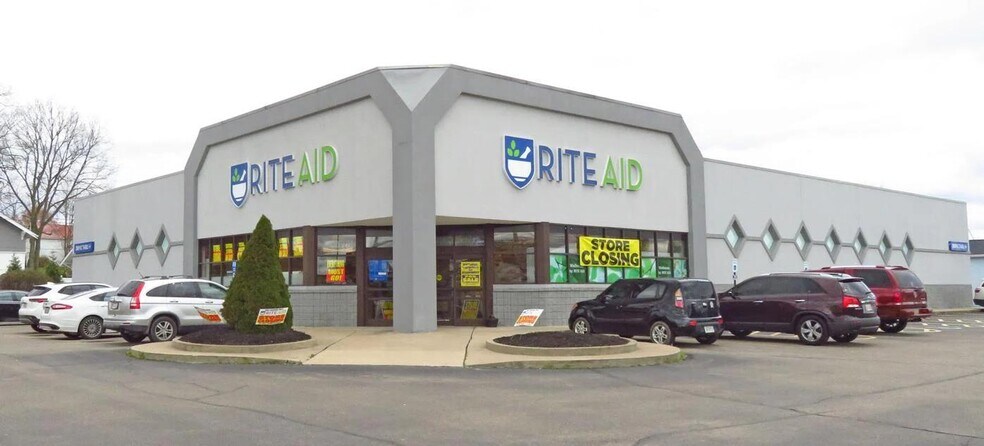 Primary Photo Of 973 Washington Ave, Holland Drugstore For Sale