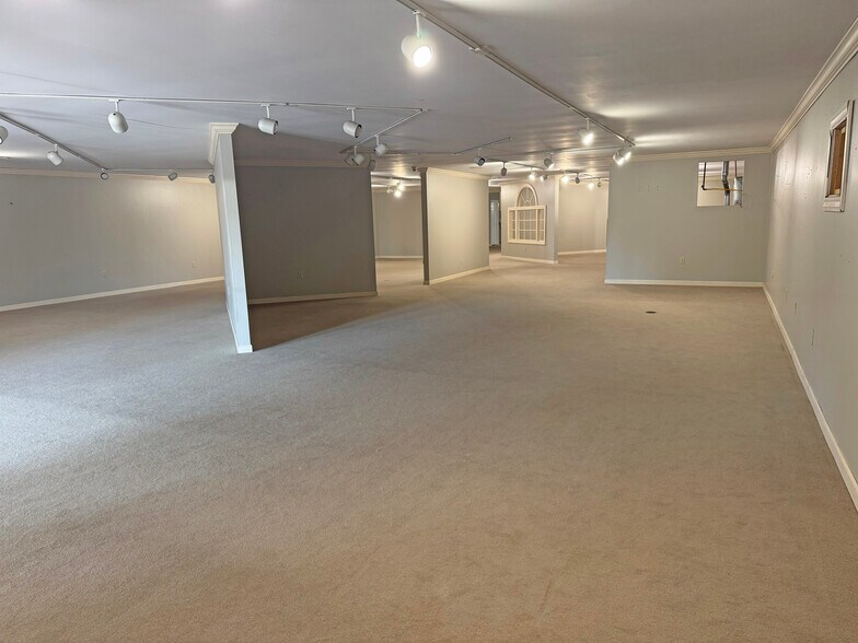 More Photos Of 10018 N State Road 1, Ossian Storefront For Lease
