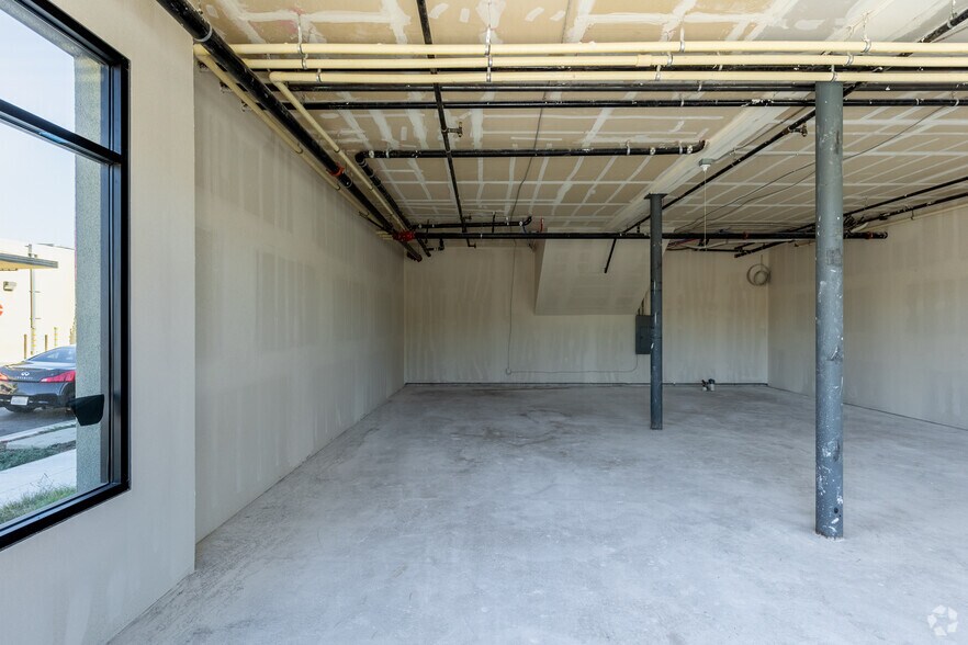More Photos Of 990 W Grand Ave, Oakland Apartments For Sale