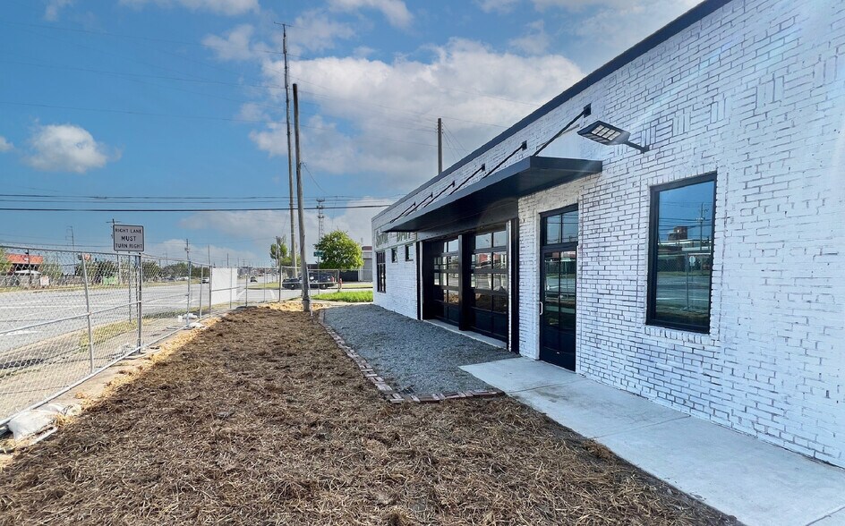 More Photos Of 419 15th St, Columbus Freestanding For Lease