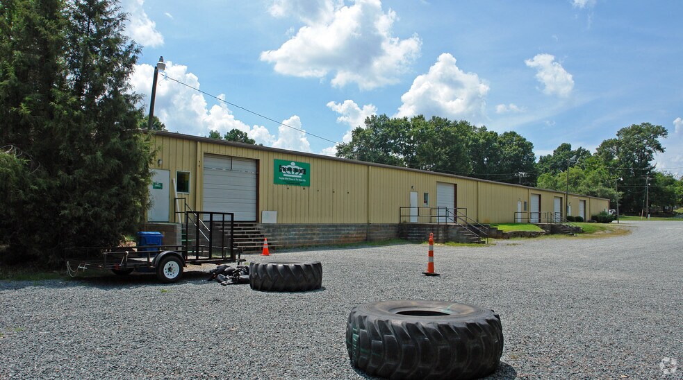 More Photos Of 600 W Charles St, Matthews Warehouse For Lease