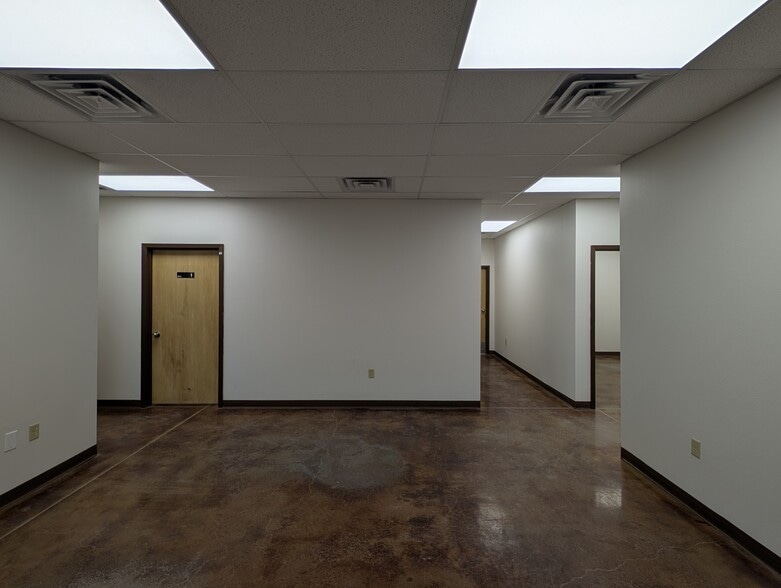 More Photos Of 2605 S County Road 1242, Midland Warehouse For Lease