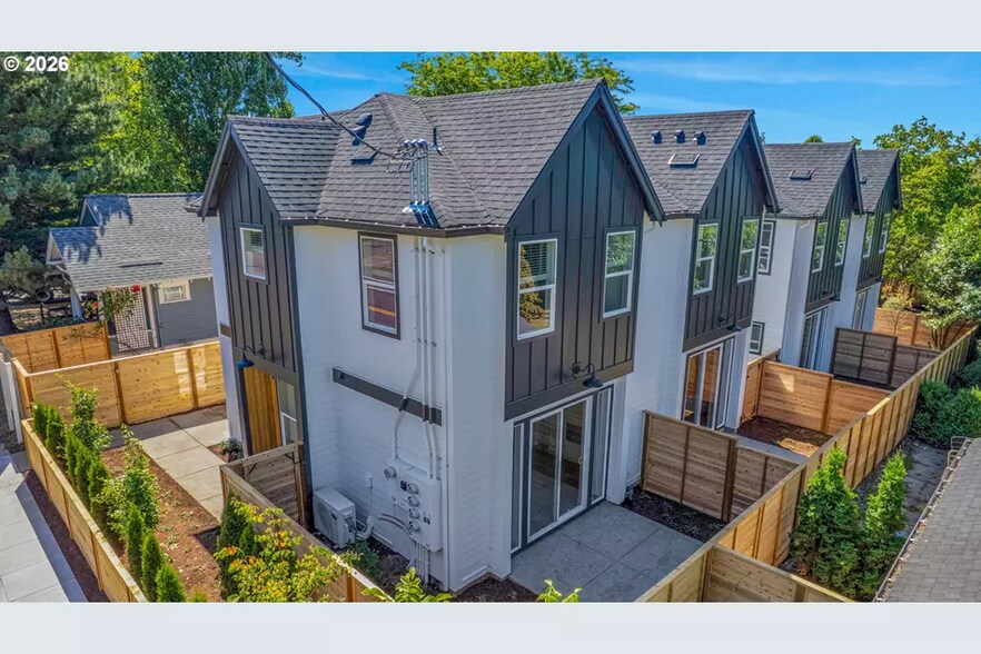 More Photos Of 8426 E Burnside St, Portland Apartments For Sale