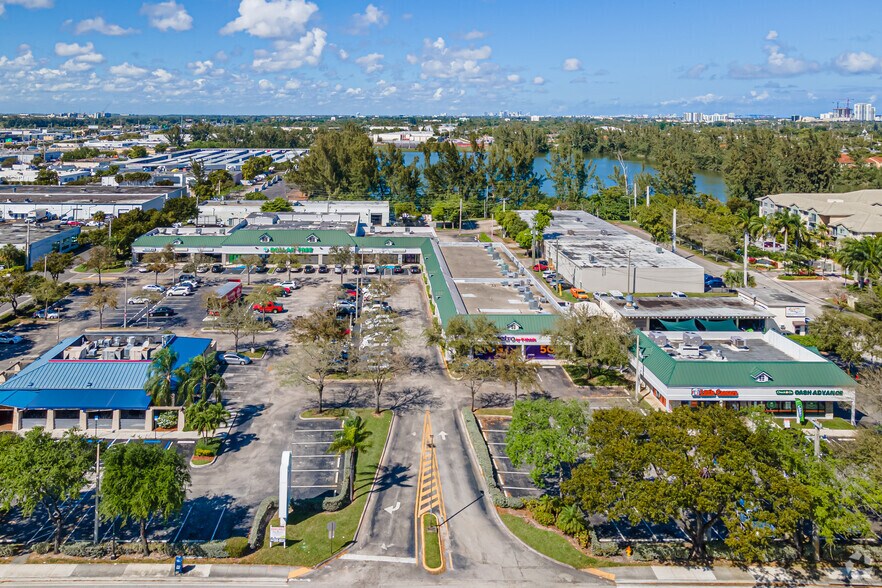 More Photos Of 920-1020 W Hallandale Beach Blvd, Hallandale Beach Freestanding For Lease