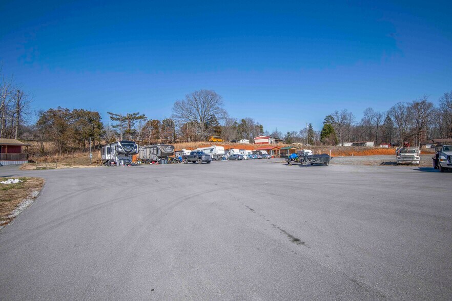 More Photos Of 104 Circle Rd, Newport Manufactured Housing Mobile Home Park For Sale