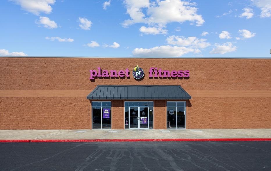 More Photos Of 4125 Buford Dr, Buford Unknown For Lease