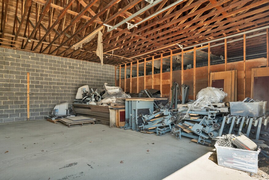 More Photos Of 55 Maynesboro St, Berlin Industrial For Sale