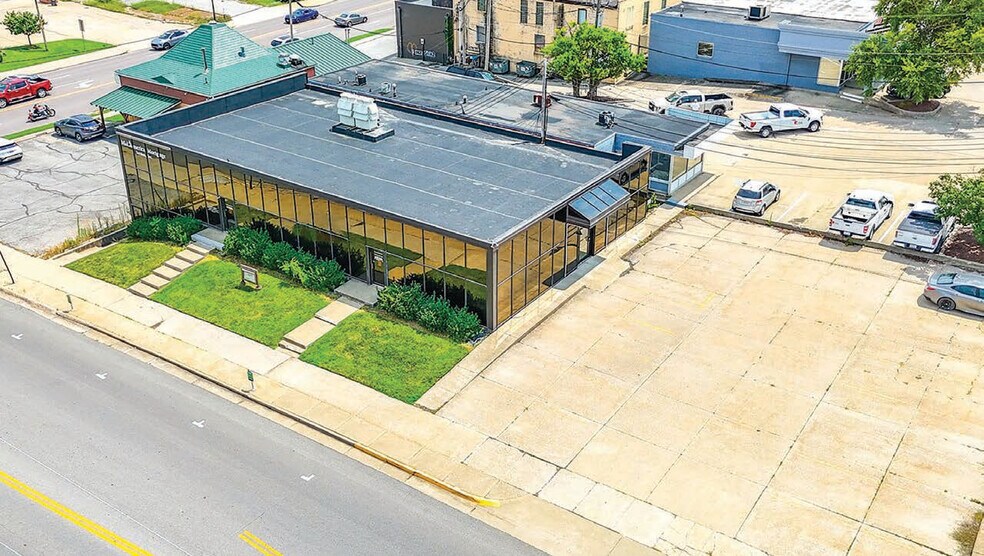 More Photos Of 200 E Walnut St, Columbia Office For Sale