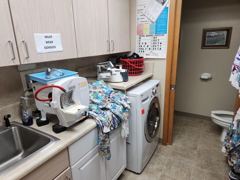 More Photos Of 1801 1st Ave, Longview Medical For Sale