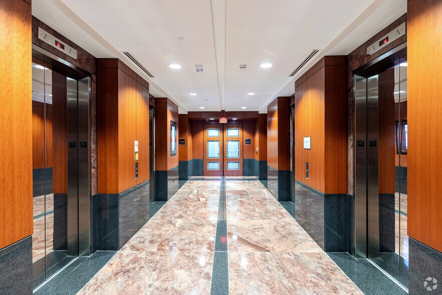 More Photos Of 2550 W Tyvola Rd, Charlotte Office For Lease