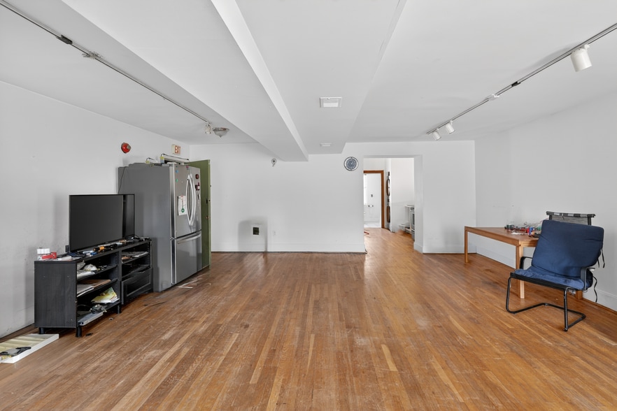 More Photos Of 916 Blagden Aly NW, Washington Flex For Sale