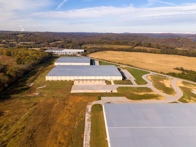 More Photos Of 2677 Huntington Park Dr, Loudon Warehouse For Lease