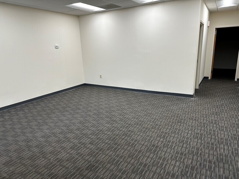 More Photos Of 908 Oak Tree Rd, South Plainfield Medical For Lease