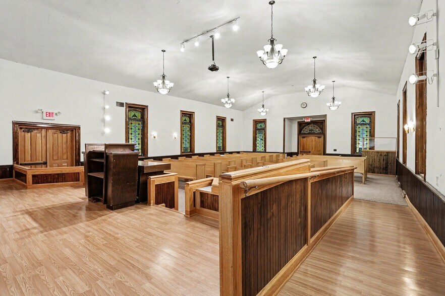 More Photos Of 9 W Shepard St, Hartford Religious Facility For Sale