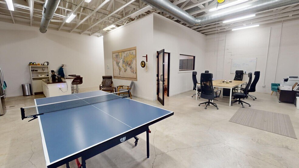 More Photos Of 1700 Montopolis Dr, Austin Freestanding For Lease