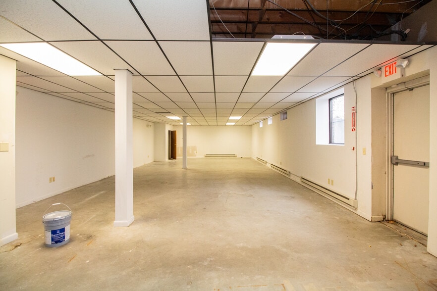 More Photos Of 9 Stafford St, Worcester Freestanding For Sale