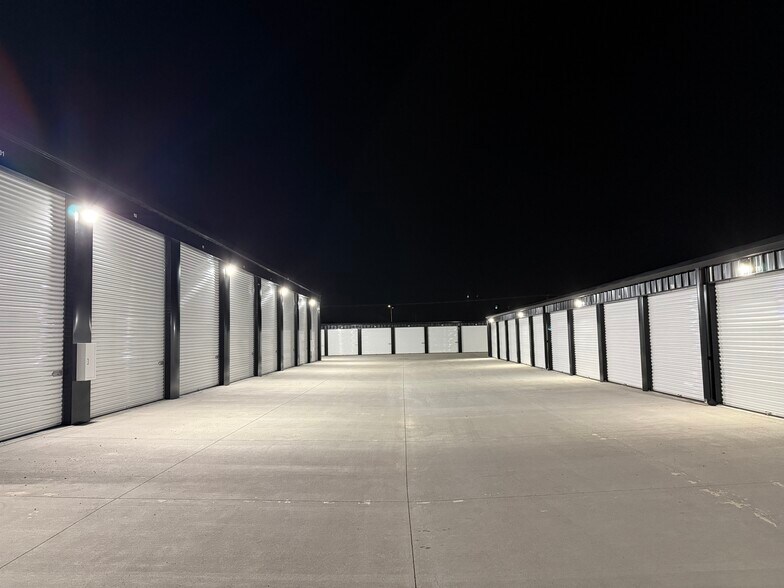 More Photos Of 1308 Adair Ct SW, Cedar Rapids Self Storage For Sale