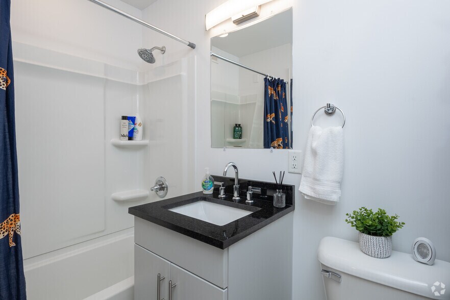 More Photos Of 202 Green St E, Champaign Apartments For Lease