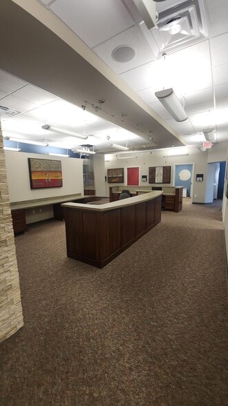 More Photos Of 6621-6627 Centerville Business Pky, Dayton Medical For Lease