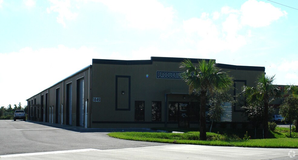 Primary Photo Of 1849 Benchmark Ave, Fort Myers Warehouse For Lease