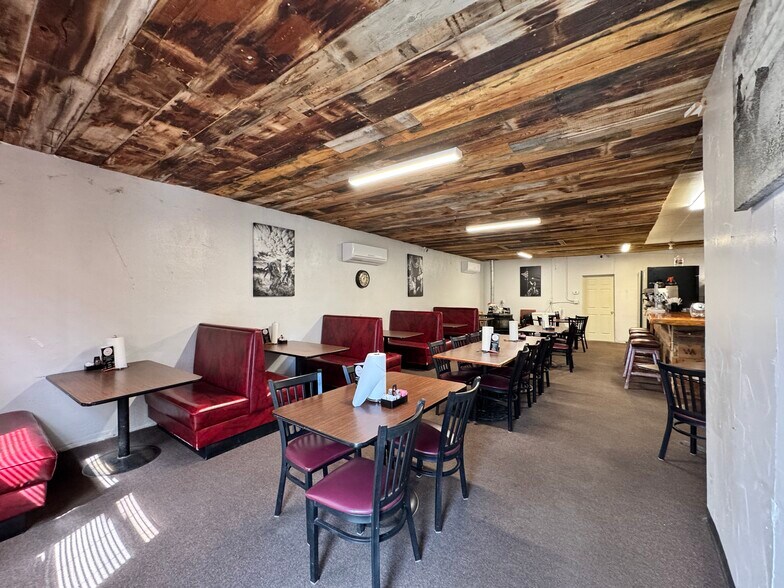More Photos Of 1550 Missouri Valley Rd, Riverton Restaurant For Sale