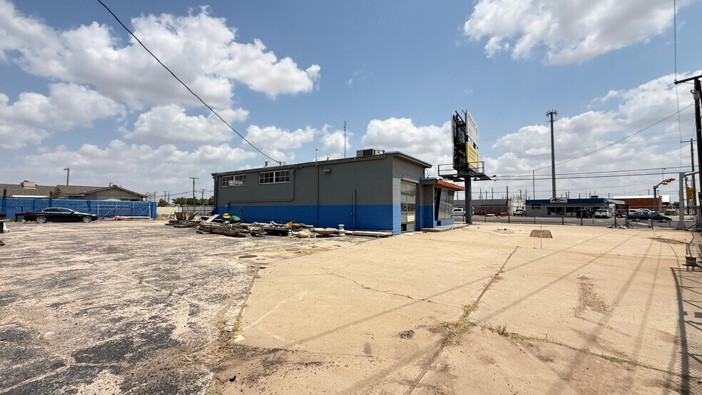 More Photos Of 1302 E 2nd St, Odessa Service For Sale