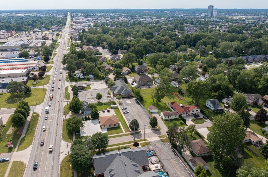 More Photos Of 415 E Maple Rd, Troy Medical For Sale