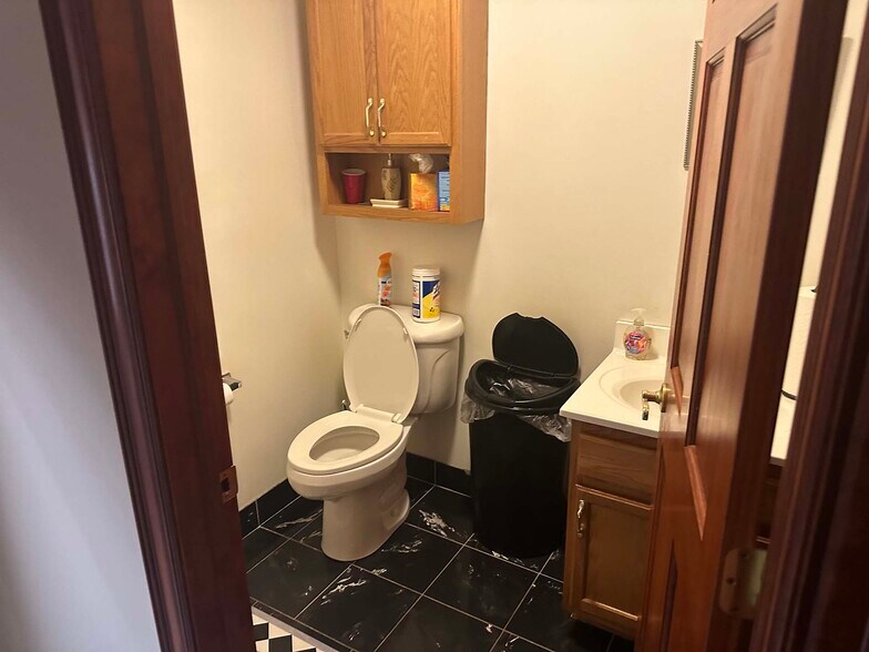 More Photos Of 381 N 9th Ave, Scranton Medical For Sale