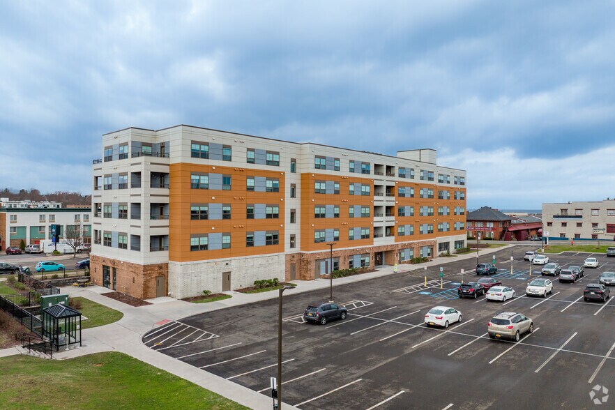 More Photos Of 18 E Cayuga St, Oswego Apartments For Lease