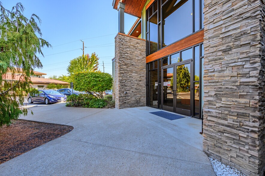 More Photos Of 2191 NW 2nd St, McMinnville Office For Sale