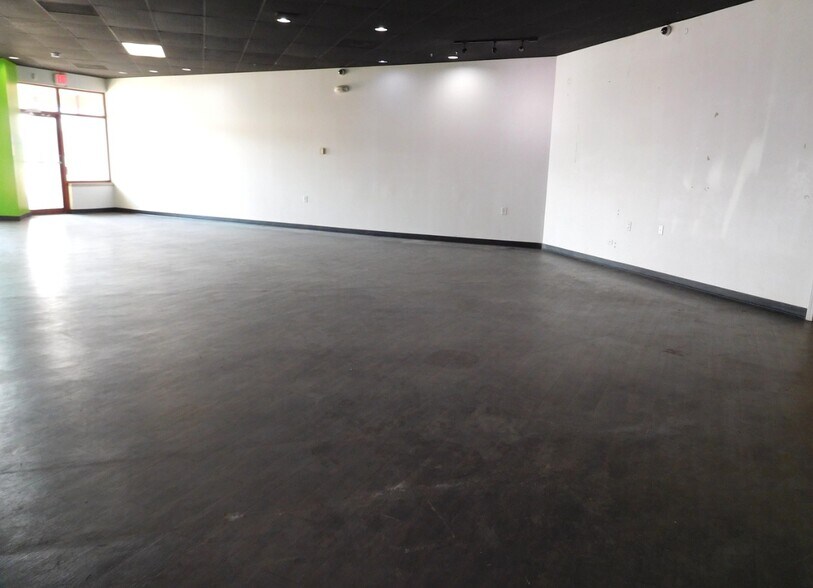 More Photos Of 2405 Essington Rd, Joliet General Retail For Lease