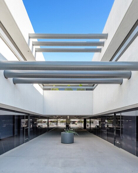 More Photos Of 1680 W Shaw Ave, Fresno Unknown For Lease