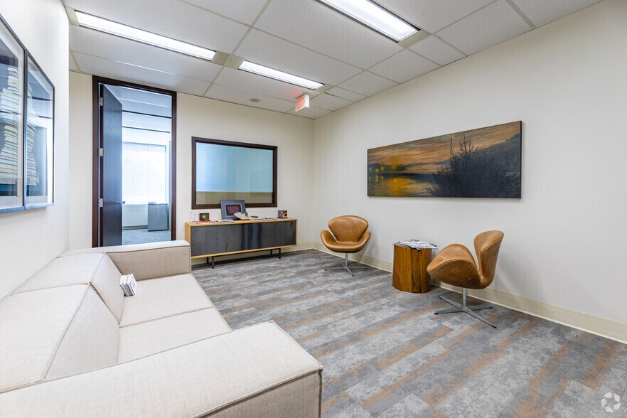 More Photos Of 2 Bloor St W, Toronto Office For Lease