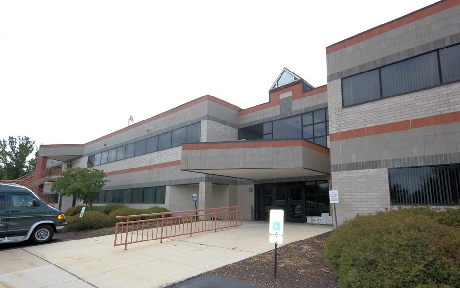 Primary Photo Of 4700 Union Deposit Rd, Harrisburg Medical For Lease