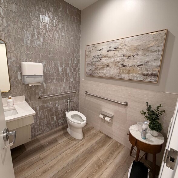 More Photos Of 945 Stockton Dr, Allen Medical For Sale
