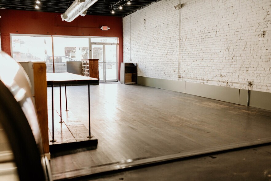 More Photos Of 1529 Grand Blvd, Kansas City Storefront Retail Office For Lease