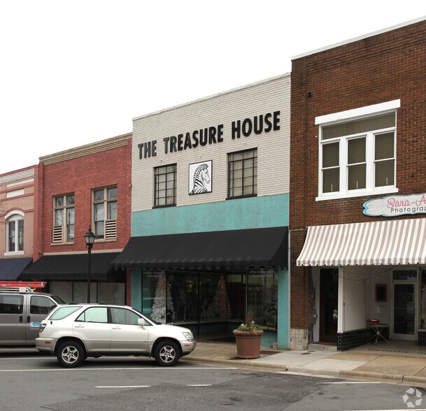 More Photos Of 347 S Main St, Burlington General Retail For Sale