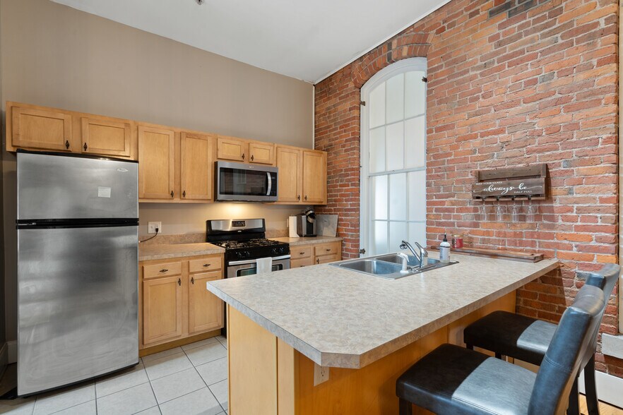 More Photos Of 317 W Fayette St, Syracuse Storefront Retail Office For Sale