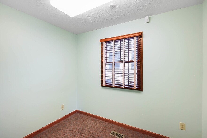 More Photos Of 860 E Franklin St, Dayton Medical For Sale