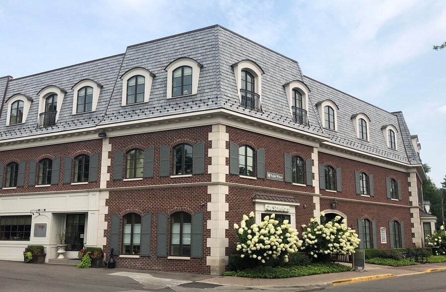 More Photos Of 63 Kercheval Ave, Grosse Pointe Farms Office For Lease