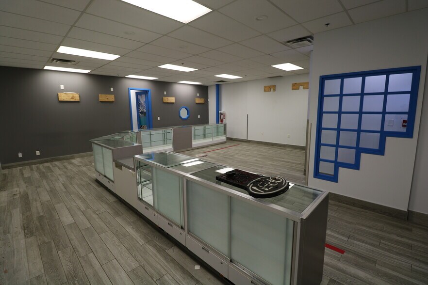 More Photos Of 10008-10022 167 St NW, Edmonton Showroom For Sale
