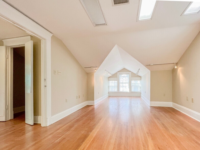 More Photos Of 1521 S Denver Ave, Tulsa Office For Sale