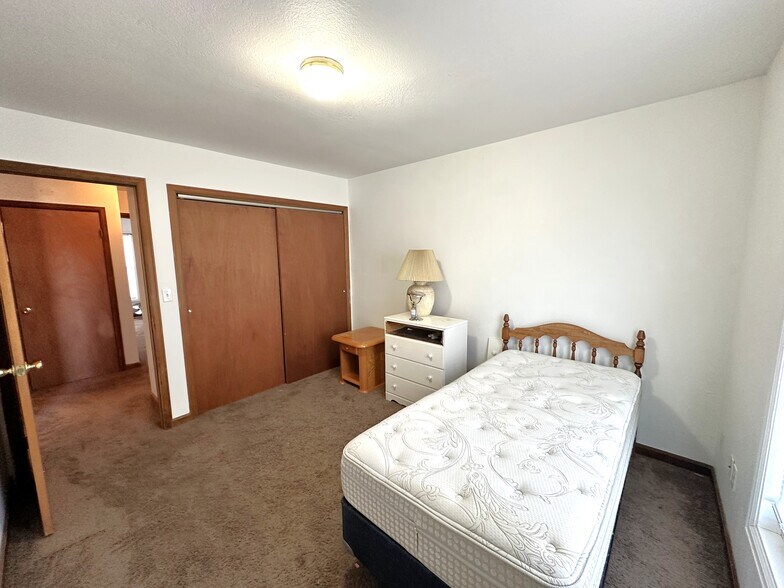 More Photos Of 309 8th St, Hugo Apartments For Sale