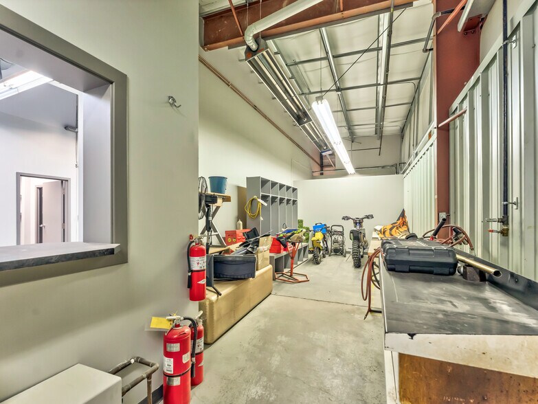 More Photos Of 1276 Trans Canada Way SE, Medicine Hat Showroom For Sale