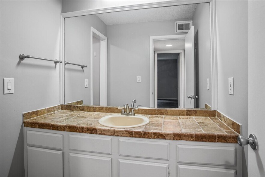 More Photos Of 126 Walton Ferry Rd, Hendersonville Apartments For Sale