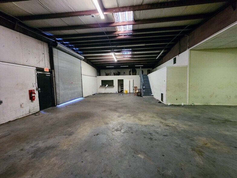 More Photos Of 1809 Fulton Ave, Albany Warehouse For Lease